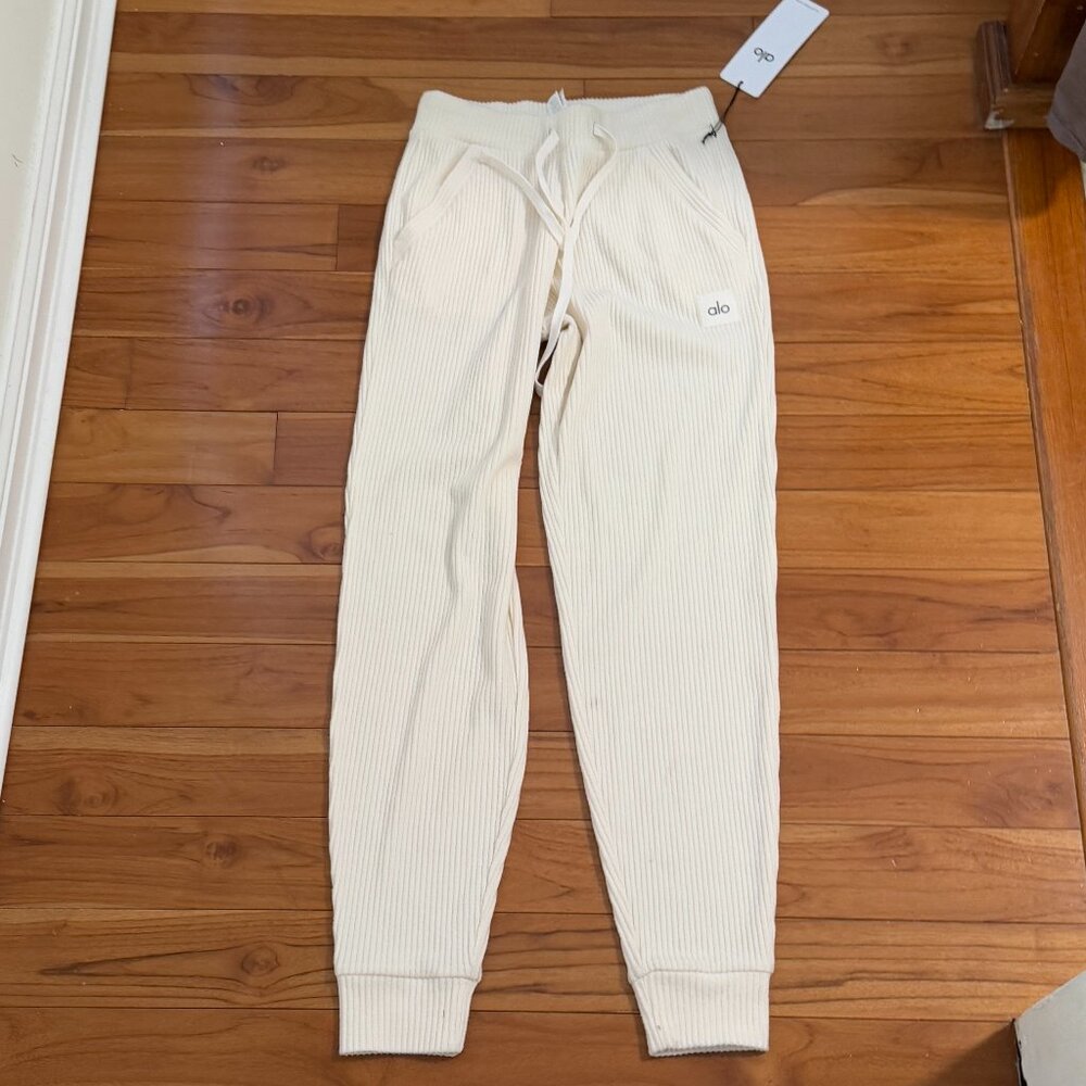 Women Alo Yoga Muse Sweatpant Ivory Relaxed Fit Extra Small Yoga Athleisure - Picture 3 of 10